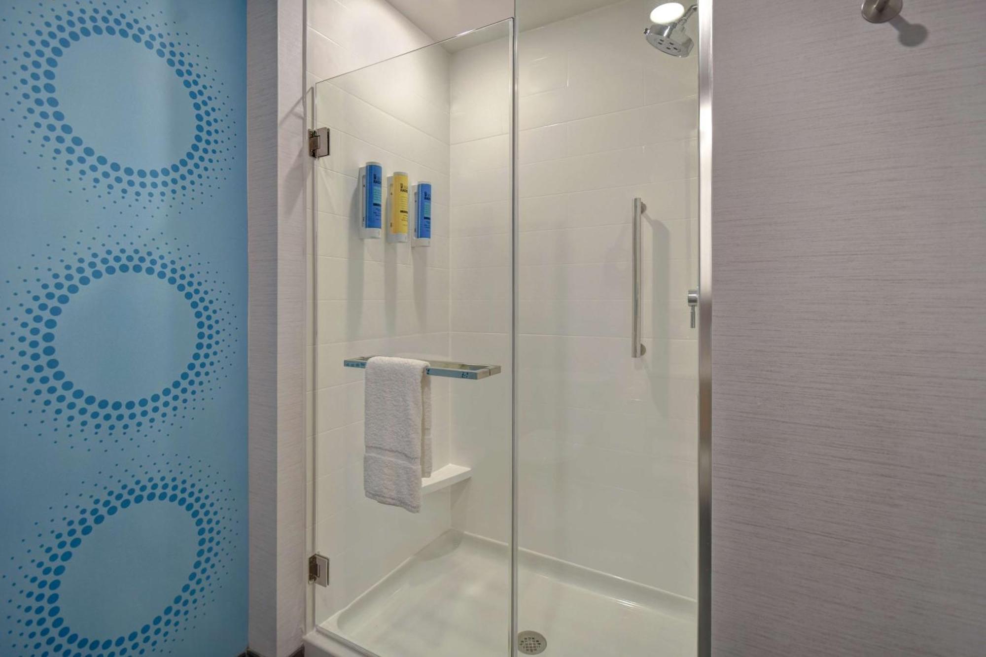 Tru By Hilton Auburn, In Hotel Bagian luar foto
