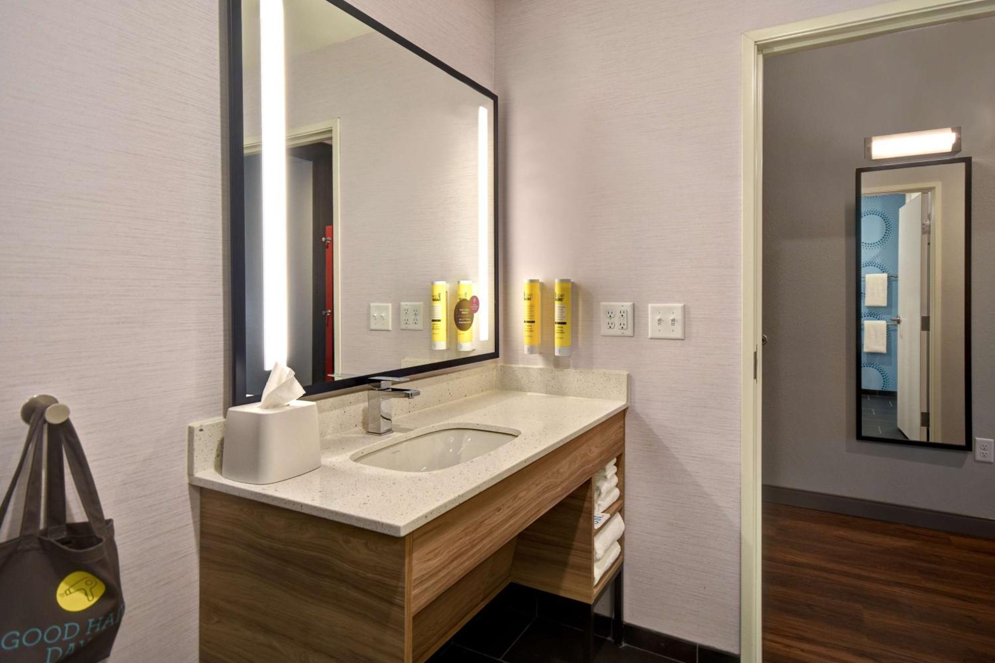 Tru By Hilton Auburn, In Hotel Bagian luar foto
