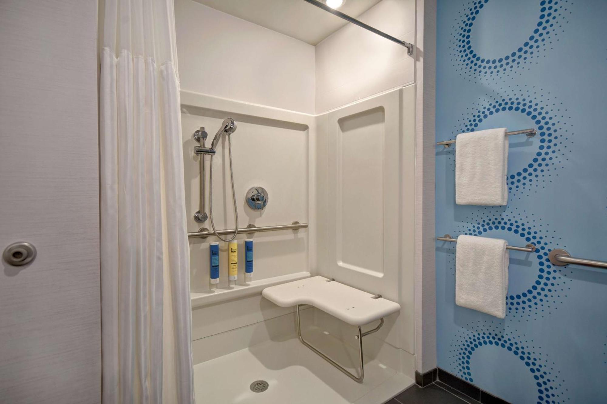 Tru By Hilton Auburn, In Hotel Bagian luar foto